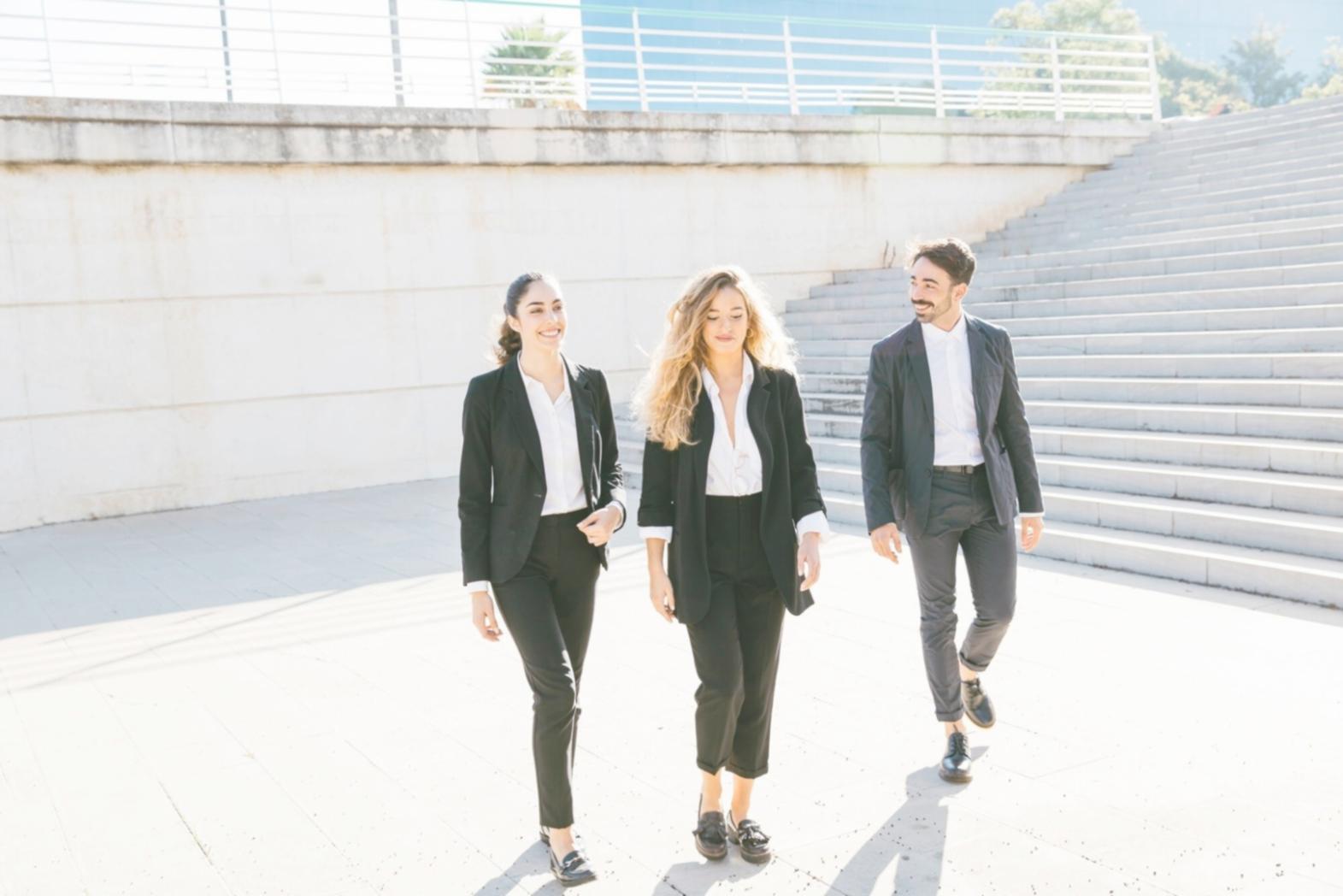 Sesión de trabajo con cliente analizando indicadores de rentabilidad